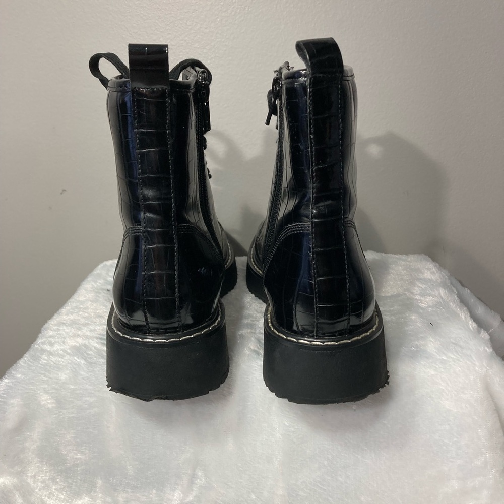 Madden Girl Black Chunky Combat Boots
8.5 M
Faux Leather Lace Up - Picture 3 of 12